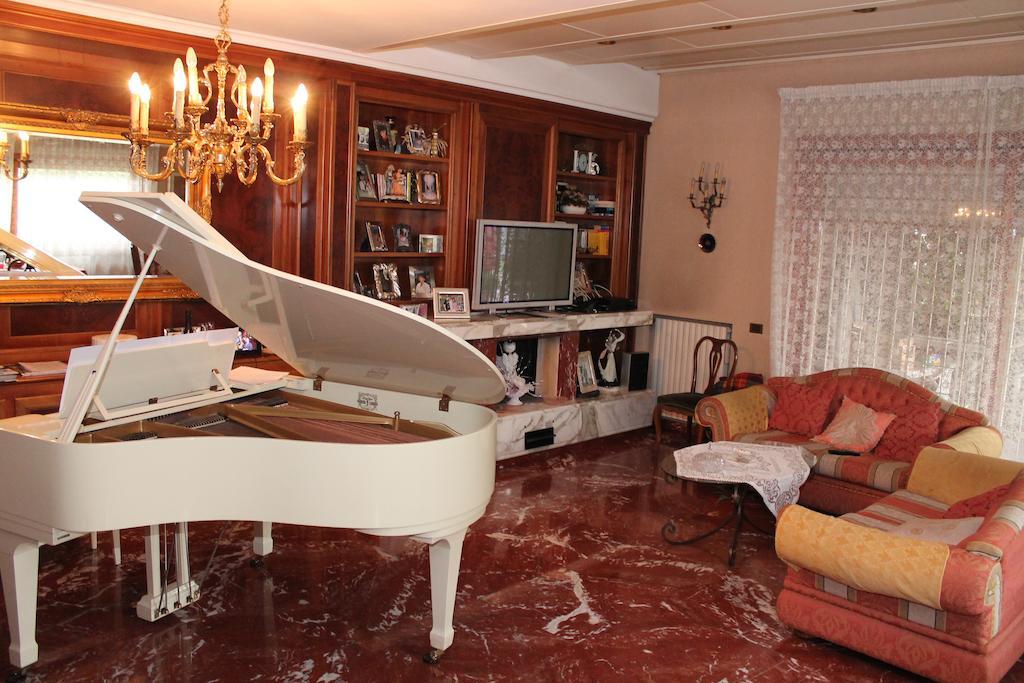 La Casa Della Musica Panzió Ciampino Szoba fotó